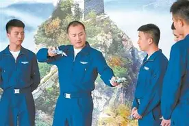 “航母战斗机英雄试飞员”戴明盟图片