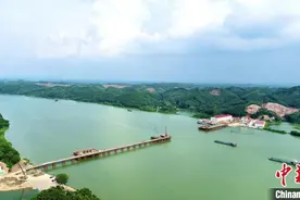 世界最大跨径波形钢腹板组合连续刚构桥在广西开建图片