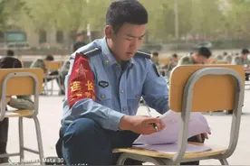 封控区内，留校护理士官生的一天图片