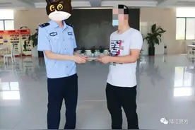 这两男一女，手法轻车熟路......图片