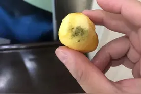 女孩蛋糕吃了一半发现霉斑，十堰相关部门已介入图片