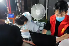 日均工作十小时，武汉这位00后志愿者成“疫线”老兵图片