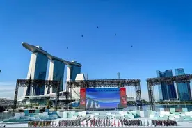 李显龙连发两贴感慨国庆典礼；林俊杰风波后首度露面，为新加坡庆生图片