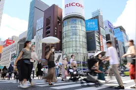 36摄氏度以上！日本东京持续遭遇高温炎热天气图片