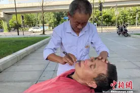 成都街头的六旬“老Tony”都有啥绝活？图片