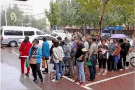 房产登记窗口人员每天提前两小时上班？纪委调查发现有隐情图片