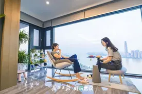 为了一窗江景，我把大玻璃吊上了57楼图片