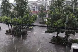 红色预警！鄂东暴雨如注，武汉乌云密布，鄂西防范大暴雨图片