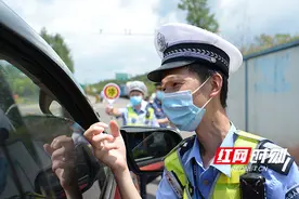 帅畅：“舍小家，顾大家”坚守防控疫情第一线图片