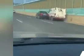 黑色轿车“别停”运钞车？涉事轿车车主：不抢钱，就是交通事故图片