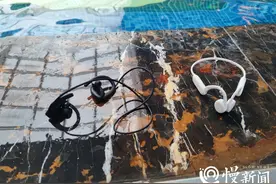 一边游泳一边听歌，用哪种耳机好？记者带你解锁水下听歌技能图片