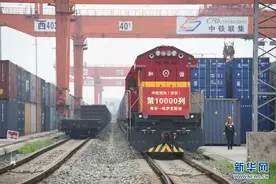 中欧班列（西安）累计开行数量达10000列图片