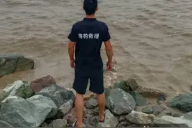 海潮都淹到下巴了！今日午后杭州湾大潮，三名外地游客差点被吞噬图片