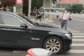 “礼让斑马线”探头正式启用 仅半天抓拍120辆车图片