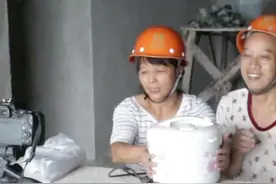 51岁工地川哥拍短视频意外走红 小小爱好记录朴实日常图片