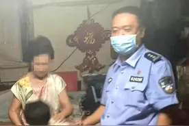 7岁男孩凌晨冒雨流落街头，民警温情救助把他送到亲人手中图片