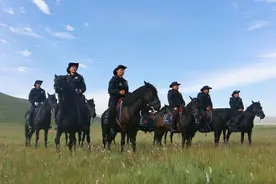 马背上的骑警队：为草原牧民守平安图片