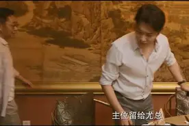 对酒桌议事文化的习焉不察，为权力规训、物化女性提供了土壤图片