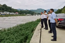 市州检讯 | 遵义：王勇到保海村宣讲习近平总书记“七一”重要讲话精神图片