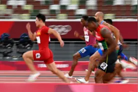 为扛好国旗，苏炳添不敢带手机图片