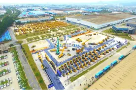 中国挖掘机海外销售“爆表”，却因没有集装箱“运不出去”图片