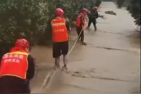 湖北随州大范围遭遇洪水：11小时7次暴雨红警，柳林镇被淹图片