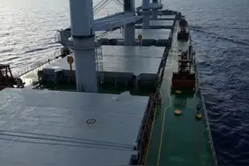 船员肩负重担、船舶航行不息！交汇点记者走近支撑江苏外向型经济发展主力军图片