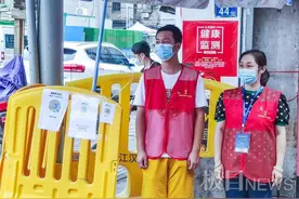 母子志愿齐上阵，携手抗疫并肩行图片