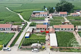 美丽乡村纪事 走进乡村看小康丨在梁山村文化大院，看一场地道的农家二人转图片