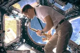 除了在太空吹萨克斯，这些“飞天大咖”的才艺你见过吗？图片