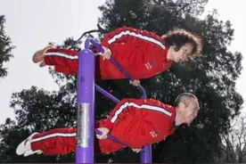 这不是晨练，是修炼……早起去了趟公园，发现这是个民间奥运赛场图片