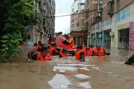 湖北省多地遭遇洪涝灾害，武警湖北总队兵分三路高效开展救援图片