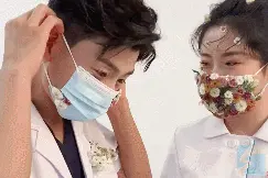烟台医护情侣拍战“疫”主题婚纱照，网友：白大褂比婚纱漂亮图片