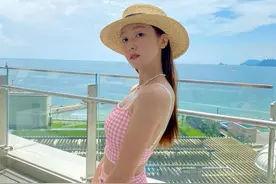 韩国女艺人Jessica社交网站发布最新泳装写真图片