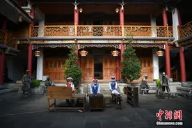 云南大理：制茶师展示下关沱茶非遗制作技艺图片