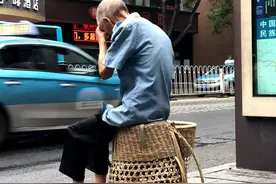 老人无健康码被拒乘公交车？官方回应来了图片