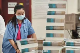 河北备好教材迎接开学图片