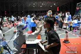 广州多街道开展全员核酸检测图片