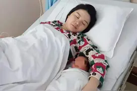 专用救护车接送，中风险地区团风县栗树岗村降生一女婴图片