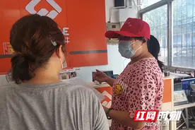 暖心！细数“疫防线”上的感人瞬间图片