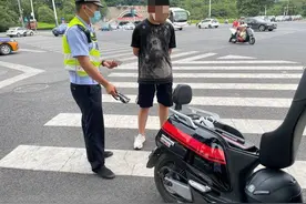 这样“不帅”还违法！电动车买“靓号”涉嫌使用假牌被处罚图片