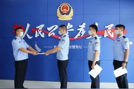宿迁沭阳：党旗“红”+公安“蓝”，坚决筑牢疫情防控严密防线图片