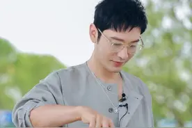 今晚率宁静、丁真、姚安娜等六人组营业，“明学教主”黄晓明又在《中餐厅》放狠话了图片