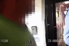 男子酒后失态，火车上对民警大打出手，结果悲剧了图片