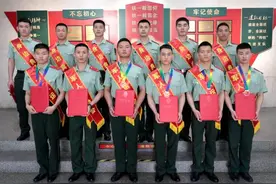 领奖台上是属于你们的荣光图片
