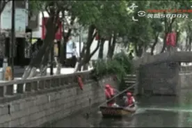 苏州“最酷保洁员”火了！竹竿顺手一挥，秒救落水男！最新后续来了图片