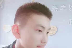 17岁男孩救3人后遇难，被追授为“道德模范”图片