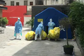 “你们不回，我们不走”，这场“温暖互动”戳中泪点图片