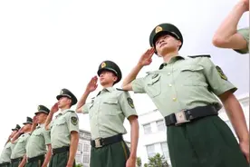 直击武警云南总队兵哥哥队列会操英姿