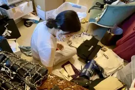 泪目...当物品成了“遗物”，扔掉？烧掉？遗物整理师：有人捐献了父亲遗体，却舍不得丢掉任何物品图片